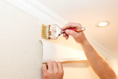 Pose de papier peint à Cordes-sur-Ciel — revêtements muraux et toiles de verre